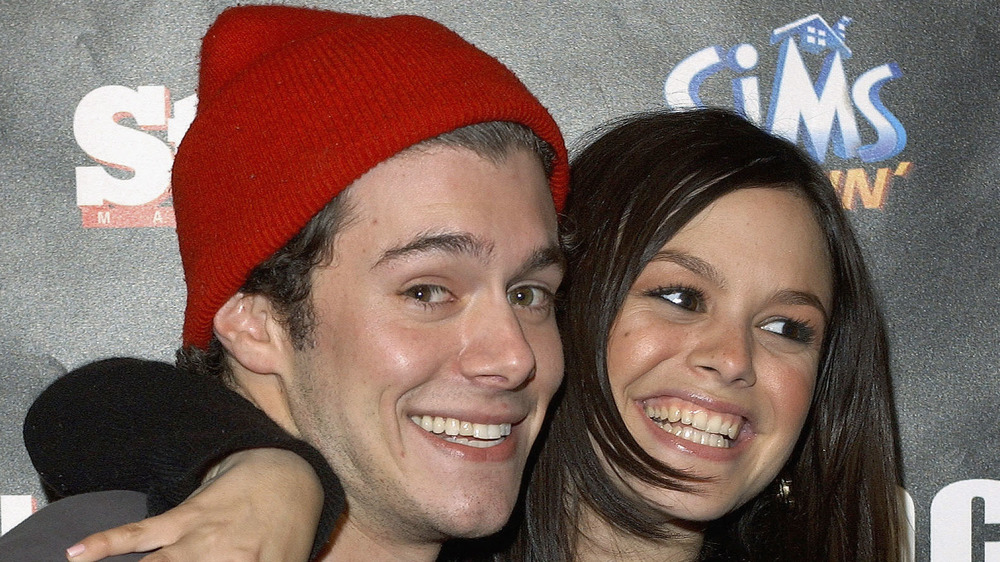 Adam Brody and Rachel Bilson smiling