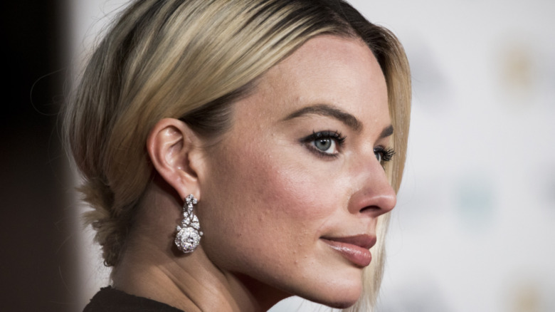 Margot Robbie looks off into the distance