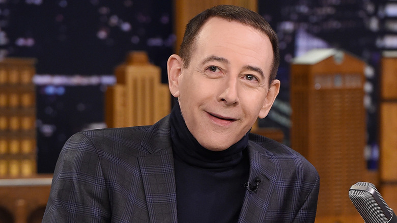 Paul Reubens leaning