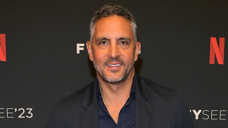 Mauricio Umansky posing